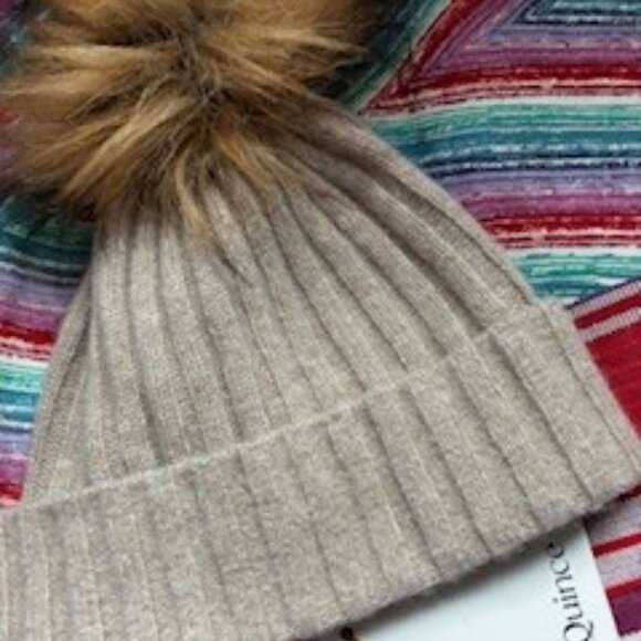 Quince Pure Cashmere Beanie, Beige with faux fur pom pom, one Size - Picture 2 of 6